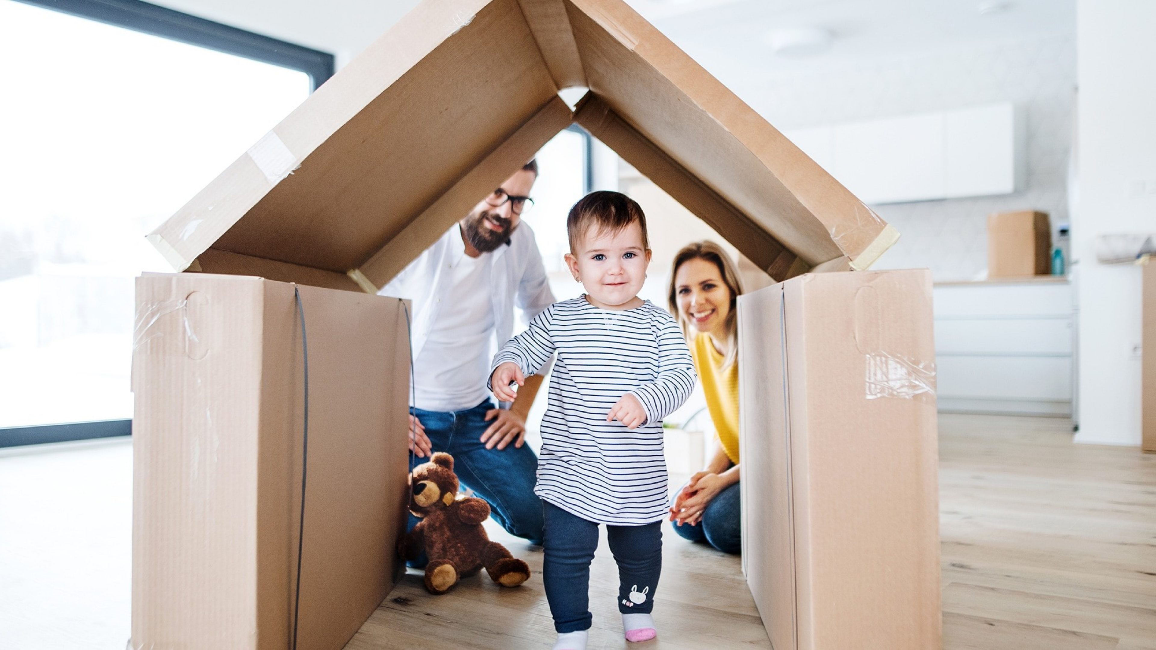 Junge Familie in ihrem Zuhause