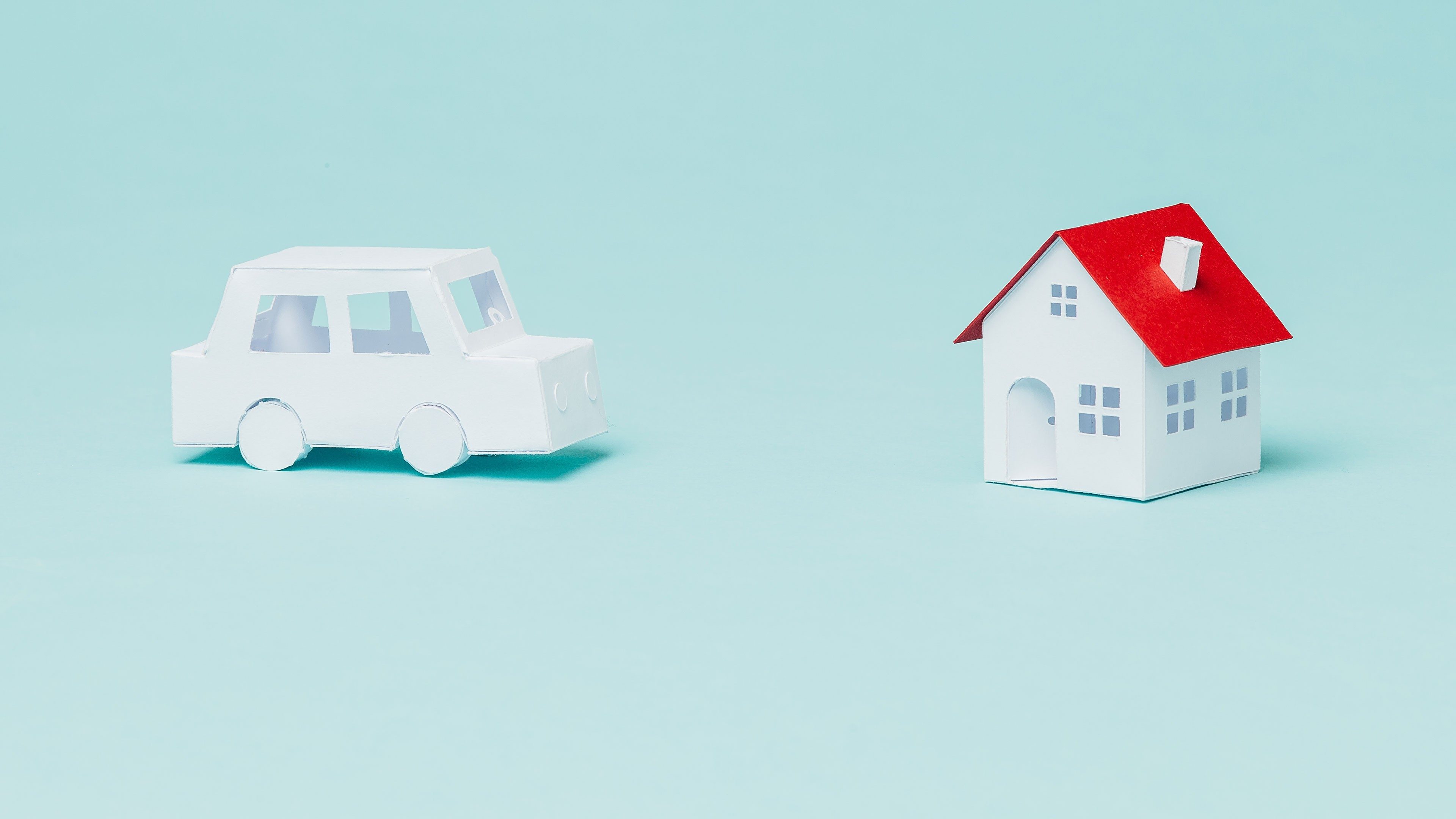 Auto und Haus aus Papier