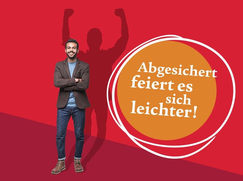 Mann Mitte 20 freut sich über die Sicherung seines Rechnungszins von 0,9 Prozent